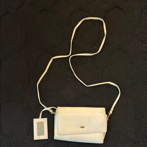 Chic Cream Crossbody Bag with Minimalist‎ Design